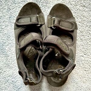 Women’s Easy Spirit Velcro Sandals - Size 9 - NWOT